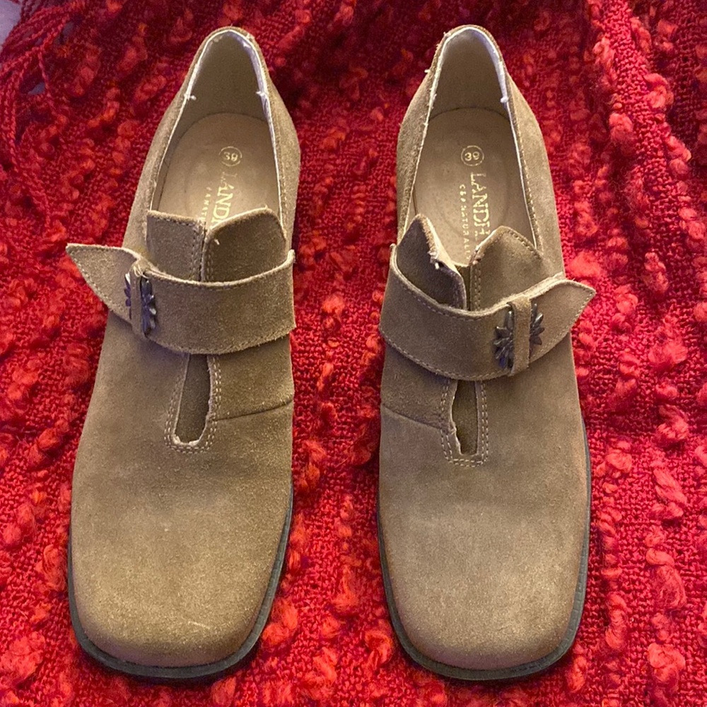 LANDHAUS Vintage Womens Tan Suede Stacked Heel Shoes